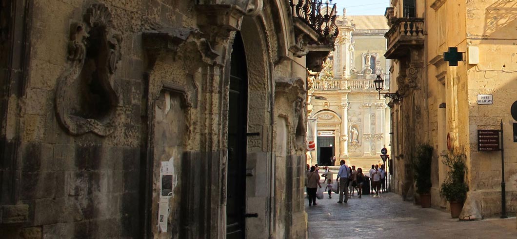 Una via del centro storico di Lecce