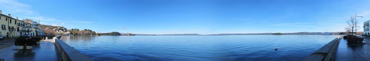 Panoramica lago di Bolsena da Marta