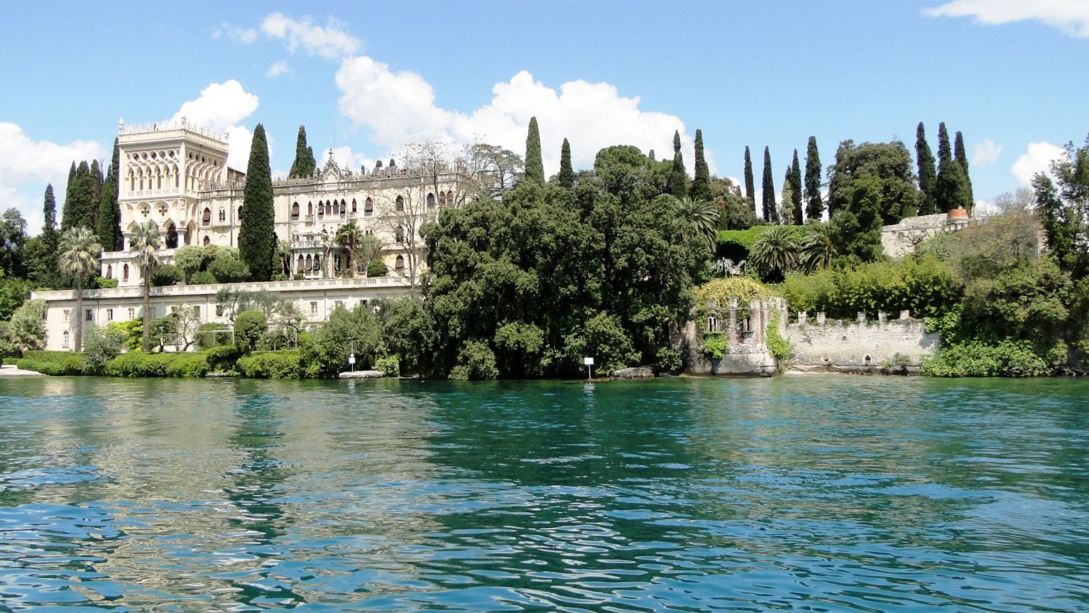 Foto di una villa sull'isola di Garda - San Felice del Benaco (BS)